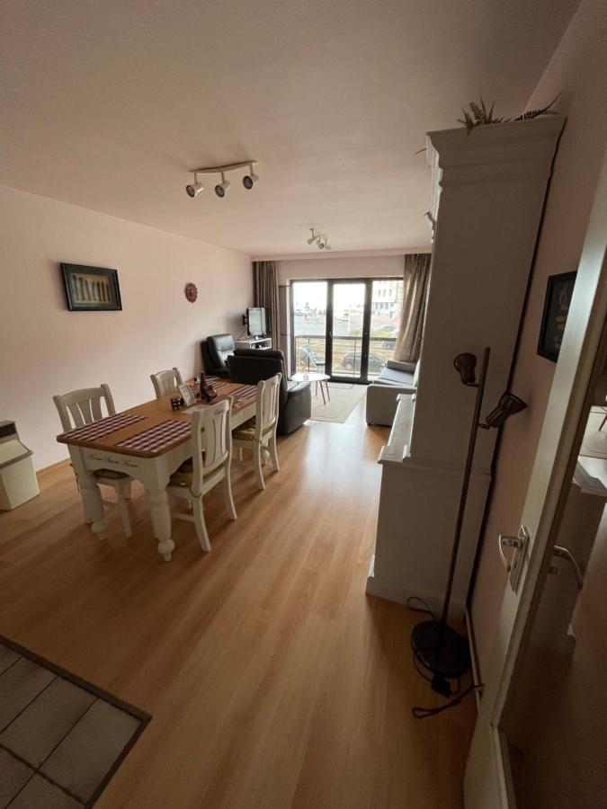 Frontaal Zeezicht In Appartement De Strandjutter 奥斯滕德 外观 照片
