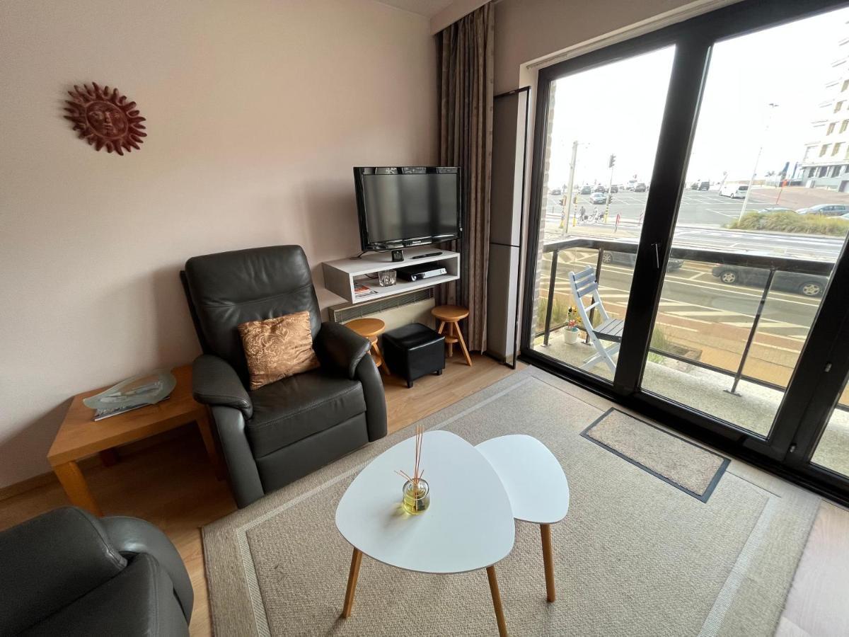 Frontaal Zeezicht In Appartement De Strandjutter 奥斯滕德 外观 照片