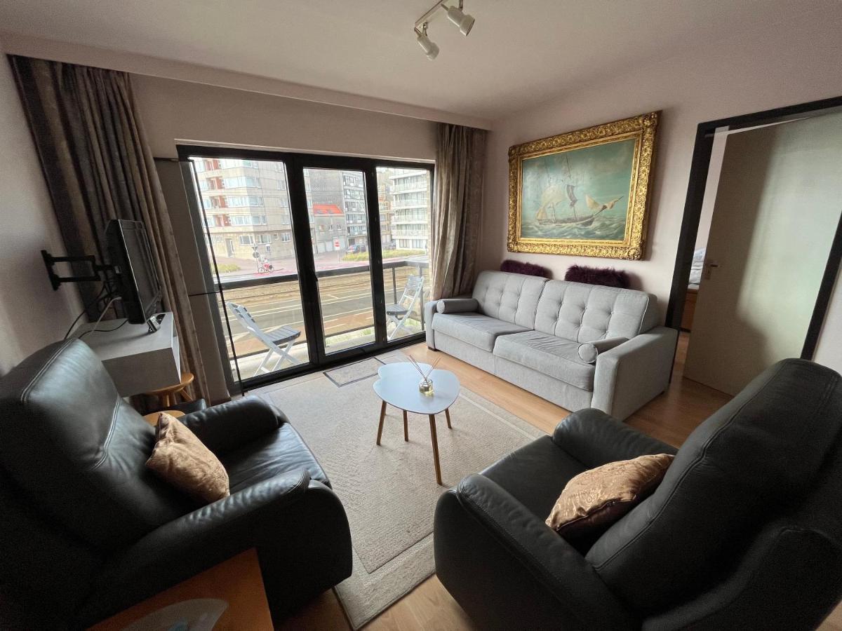 Frontaal Zeezicht In Appartement De Strandjutter 奥斯滕德 外观 照片