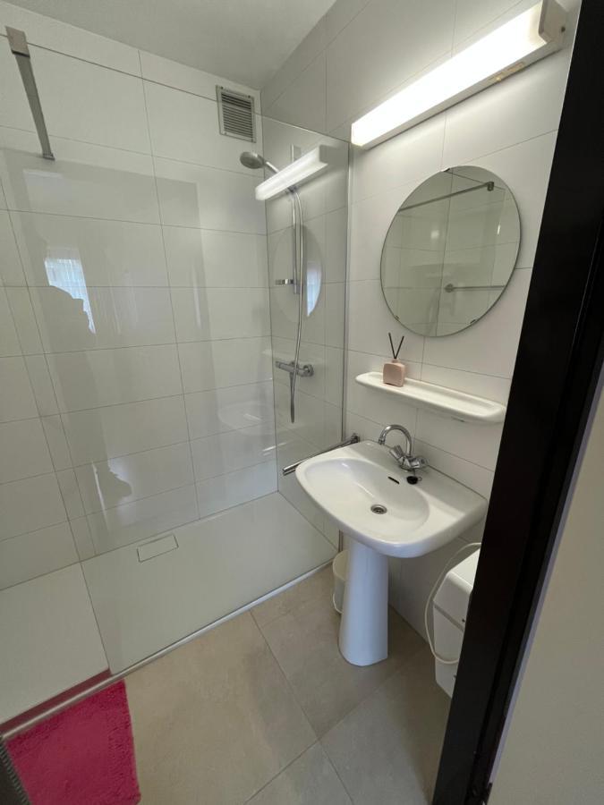 Frontaal Zeezicht In Appartement De Strandjutter 奥斯滕德 外观 照片